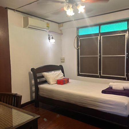 Tata Guesthouse Чиангмай Экстерьер фото