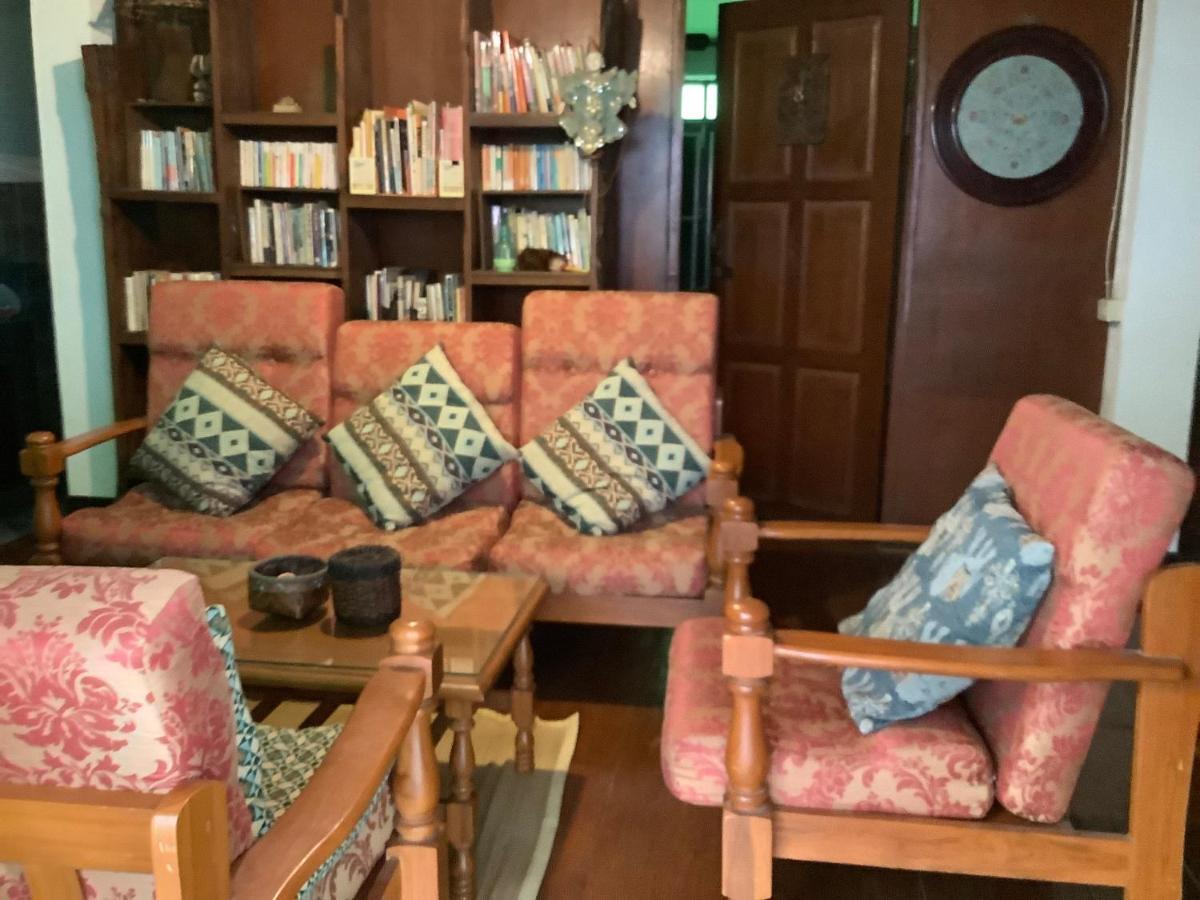 Tata Guesthouse Чиангмай Экстерьер фото