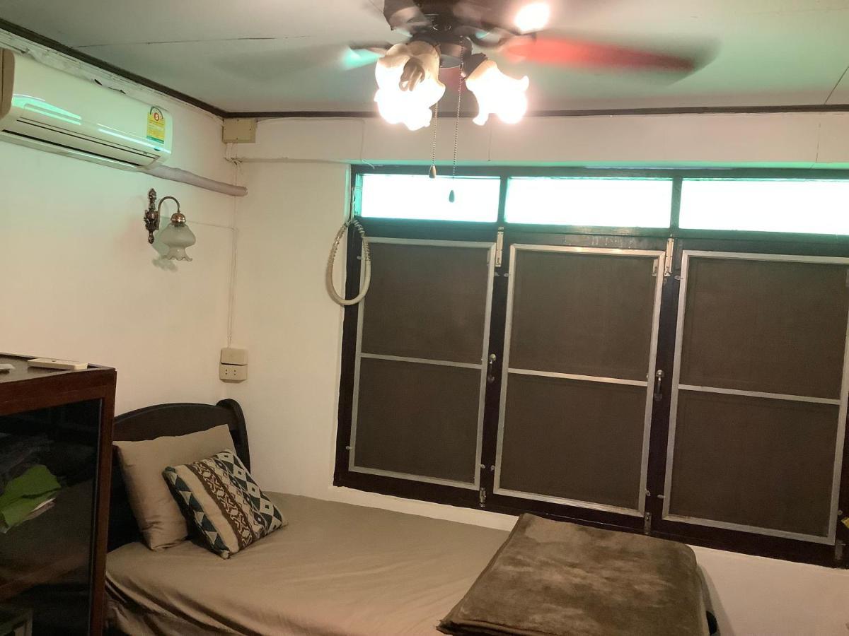 Tata Guesthouse Чиангмай Экстерьер фото